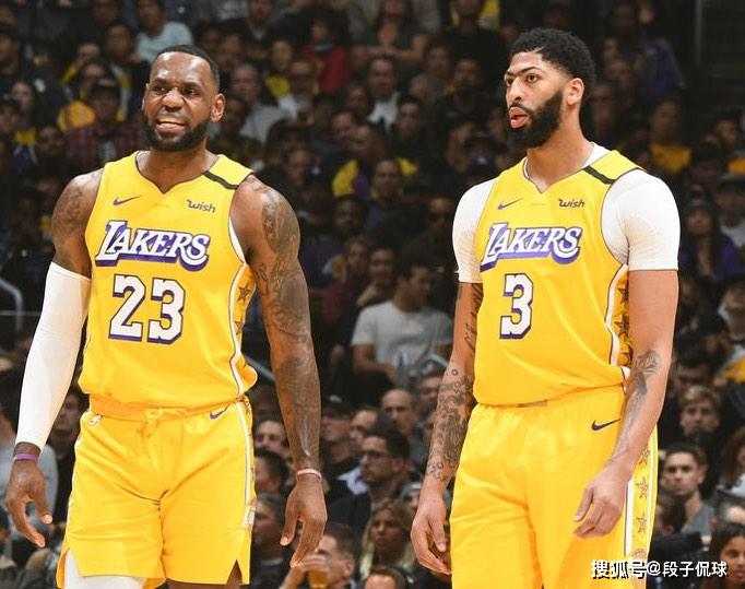 NBA-詹姆斯三分绝杀雷霆，湖人终结对手11连胜登顶西部引热议